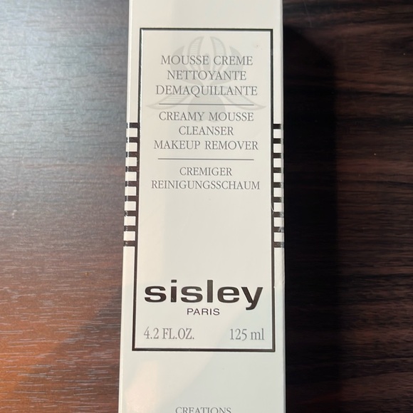 Sisley Creamy Mousse Makeup Remover - Picture 3 of 4